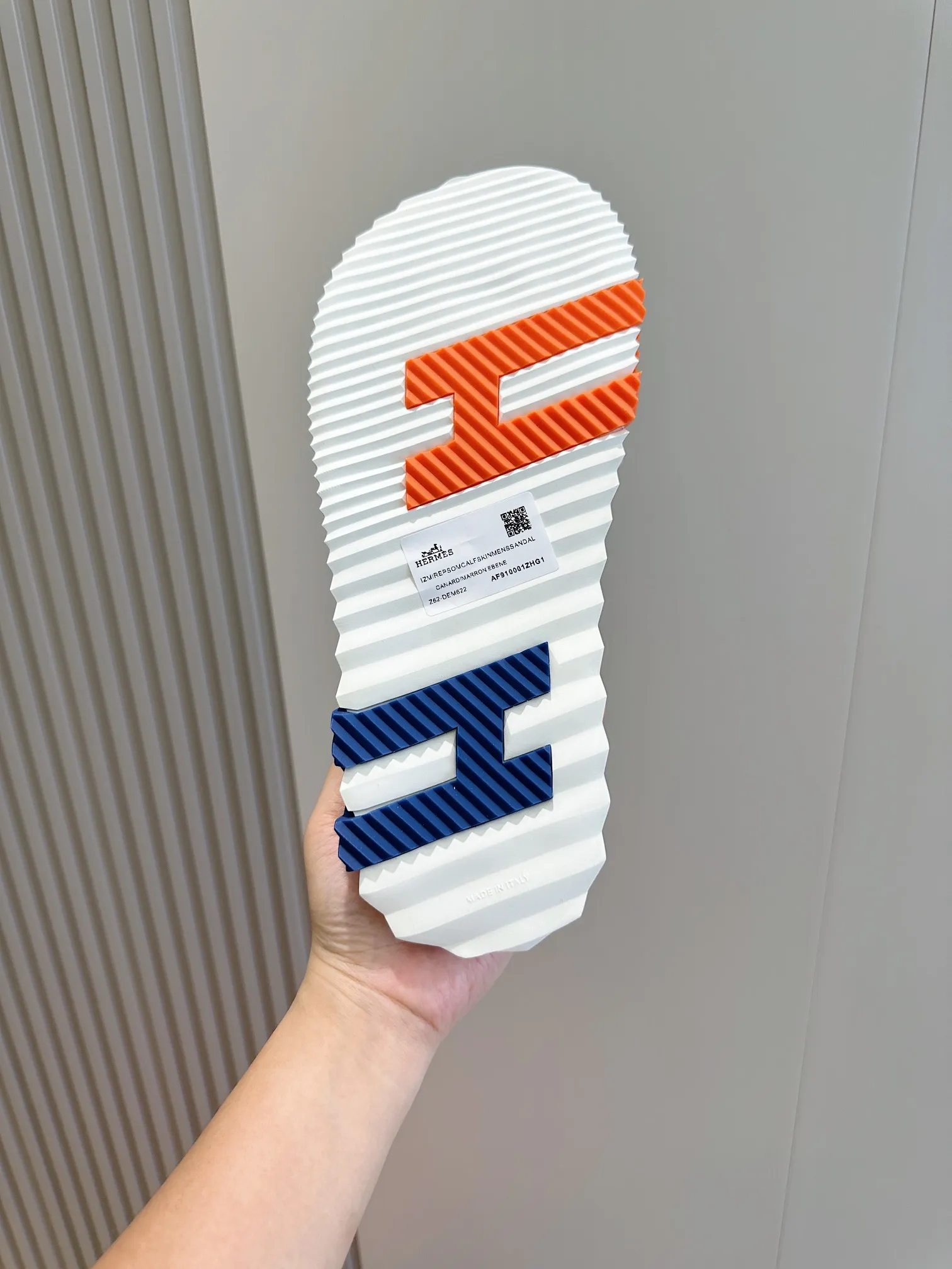 [HERMÈS] Top men's shoes 💰: 340💰 Size: 39-44 (38.45 46 custom-made) Herme*H Home Hermès Men's Sandals and Slippers - Original Replica Purchase the original version and make it one to one, the outsole is privately modeled, and the outsole color corresponding to each color is the same as the original version. Come to those who know the stuff 💪 The ultra-light soles are designed in contrasting colors, and they feel so comfortable on your feet! Calfskin, cowhide feet, private mold outsole.